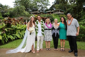 Haiku Gardens Wedding photos Oahu by Pasha www.BestHawaii.photos 123120160070  